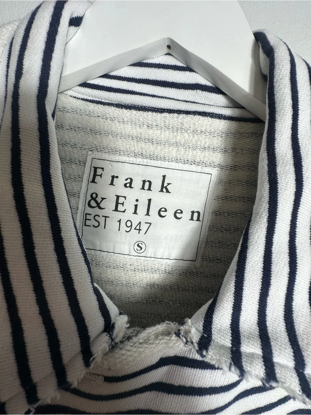 FRANK & EILEEN MINI BELFAST
Cropped Sweatshirt Peacoat, Current Season - Picture 11 of 17